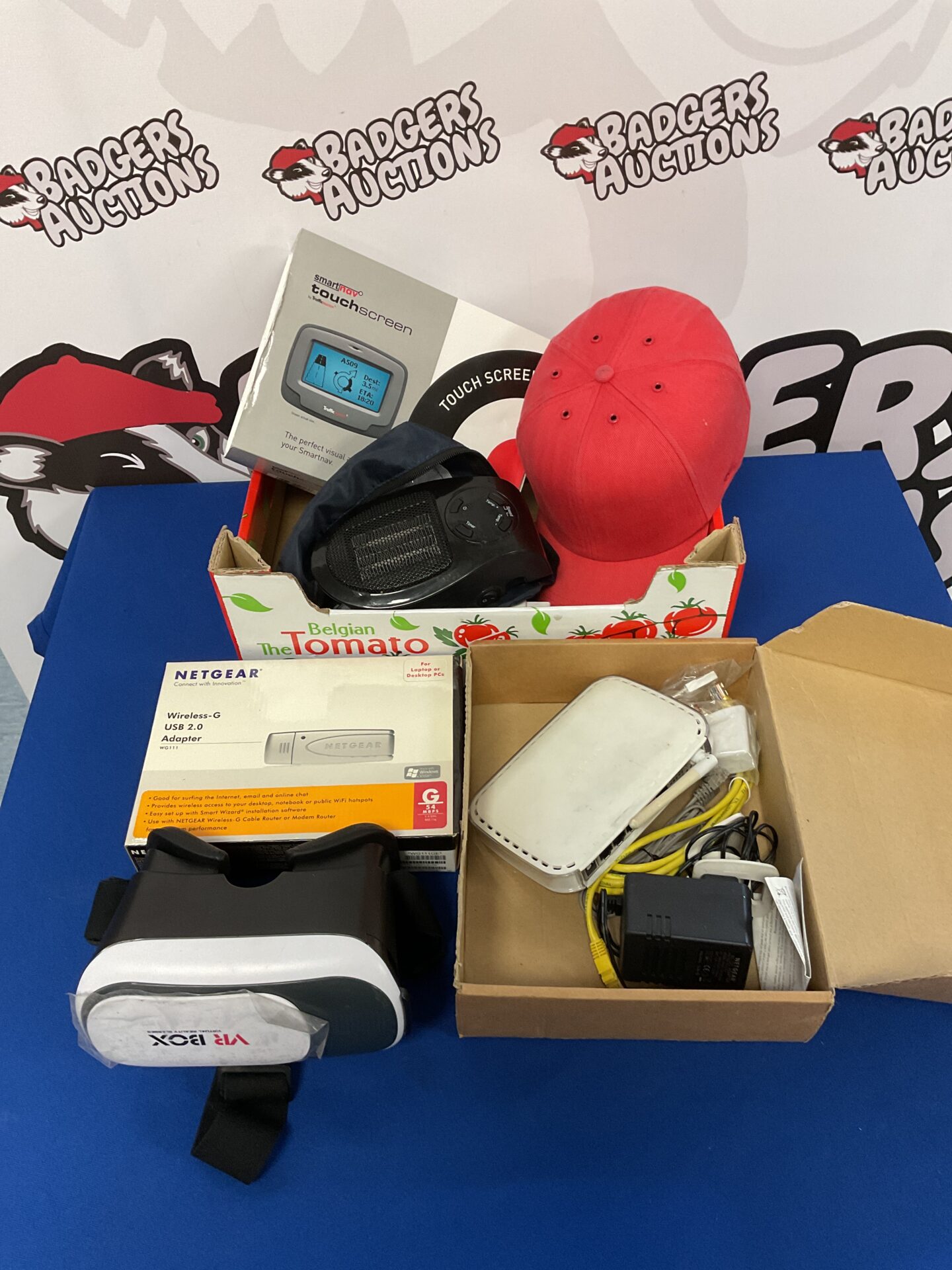 105 Box of mixed inc vr headset & smartnav
