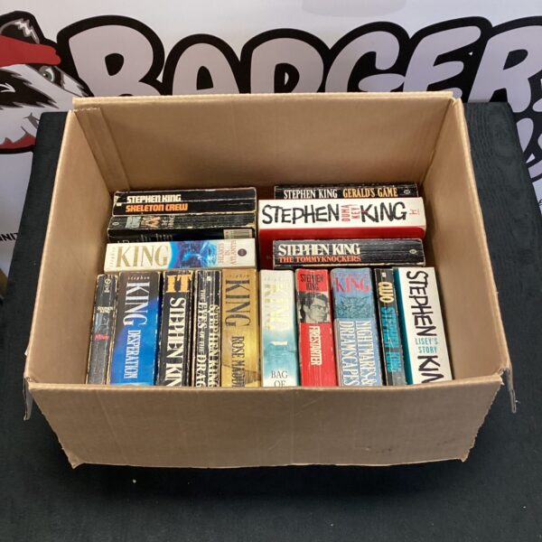 Lot of vintage Stephen King paperback novels for collectors.