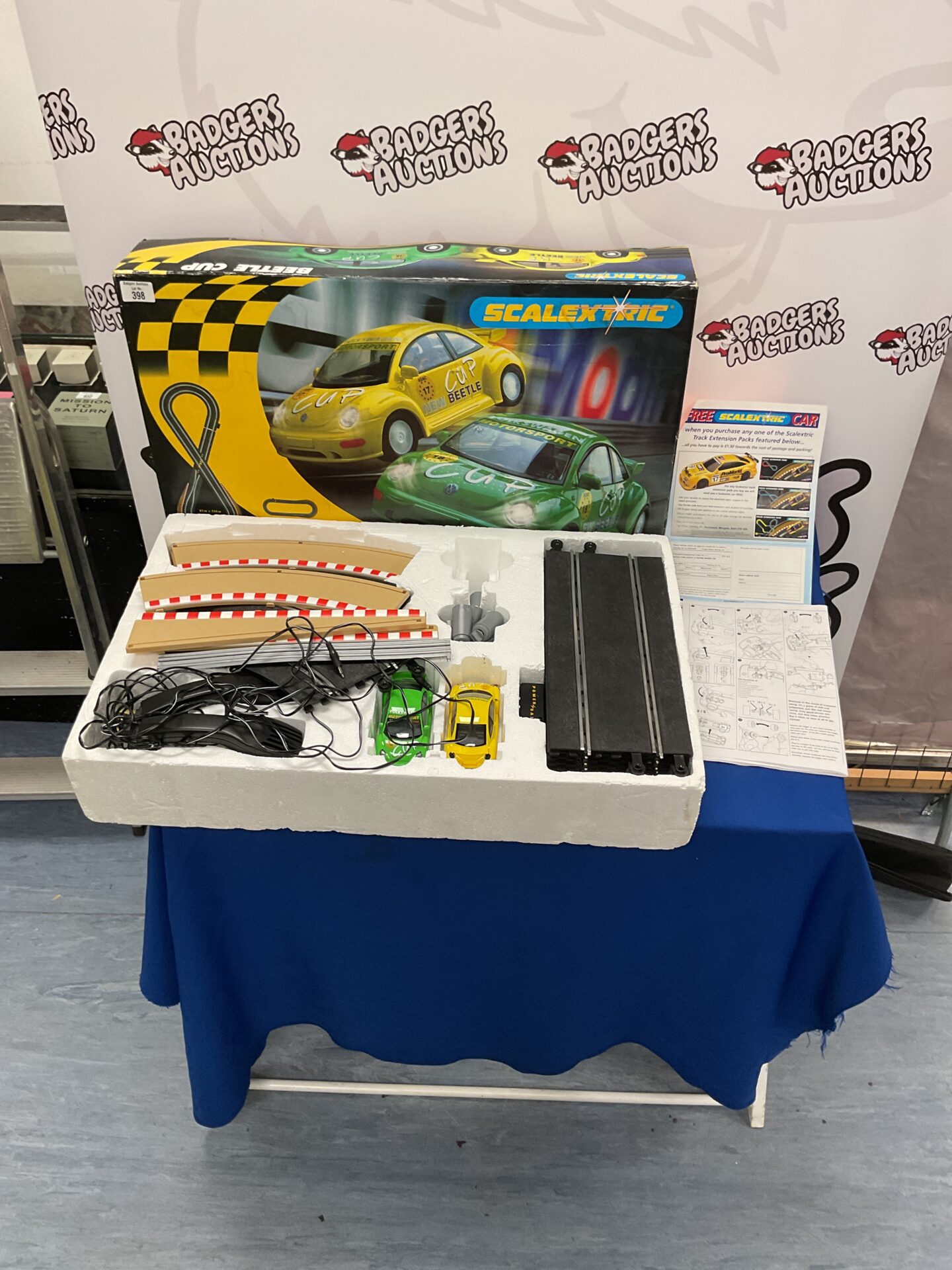 398 Scalextric beetel cup track set