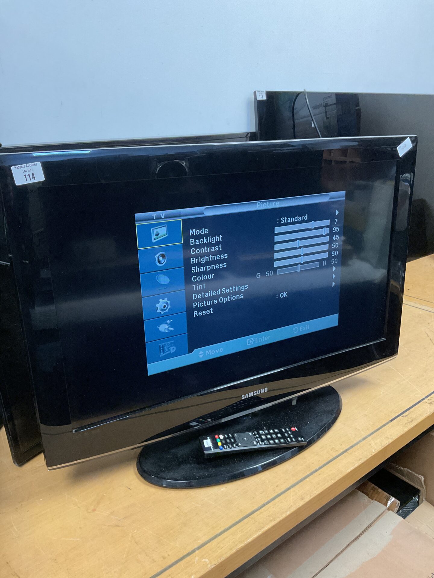 114 Samsung 32” hd tv with remote powers on untested further