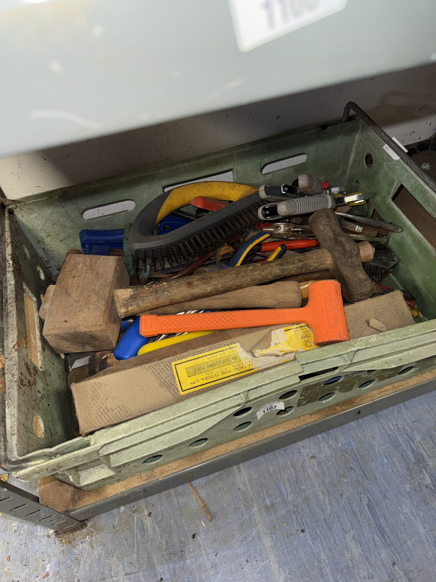 1107 Tray of tools & hardware
