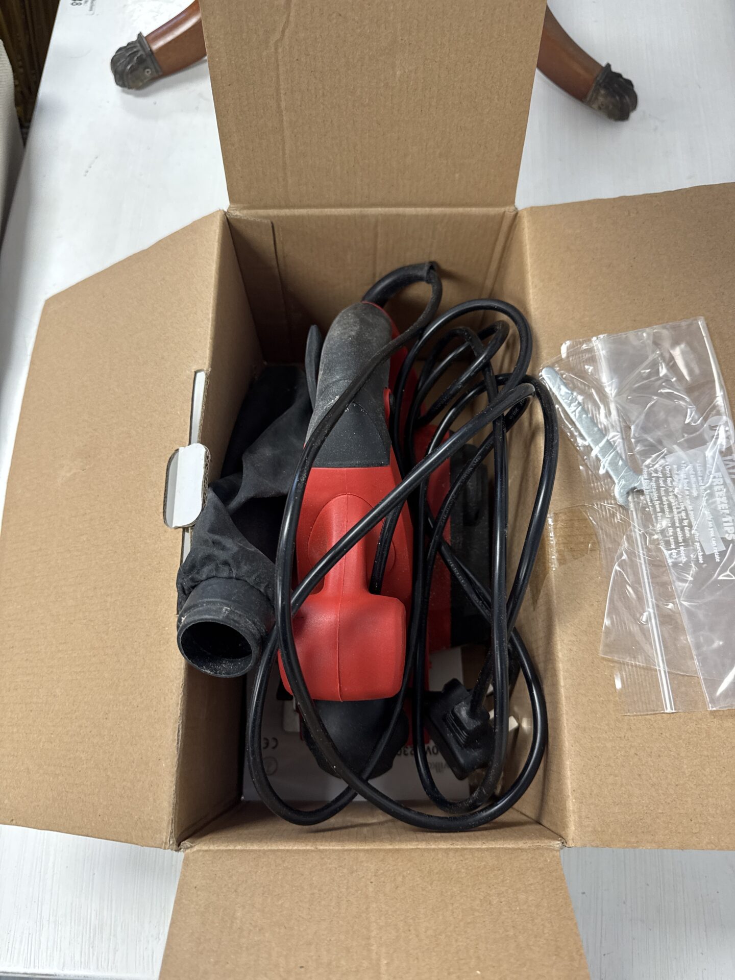 1122 Wilko 610w electric planer – working