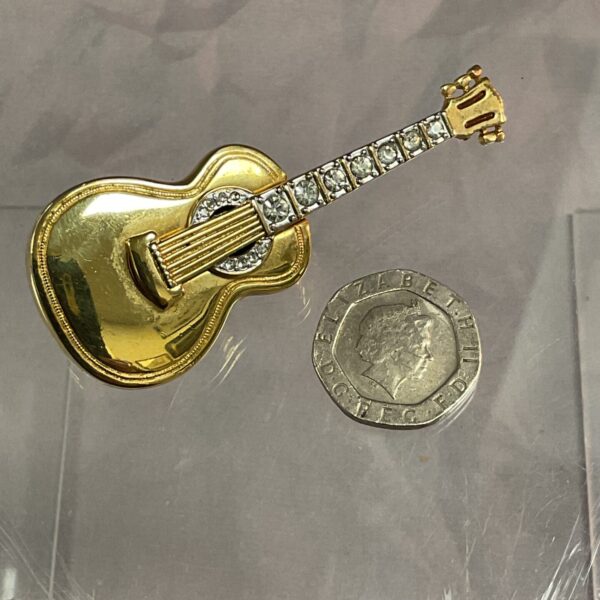 Vintage 18ct gold plate cabochon crystal pin brooch