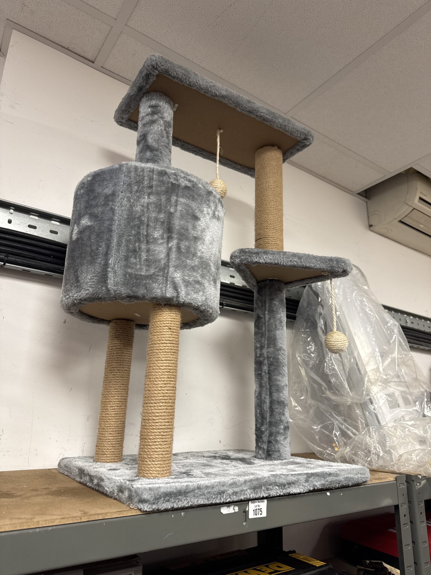 1075 Multi level cat play station
