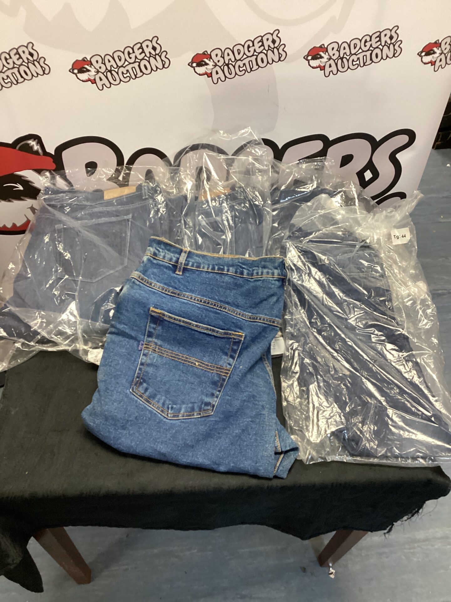 561 Five new pairs of denim jeans size 38 to 44