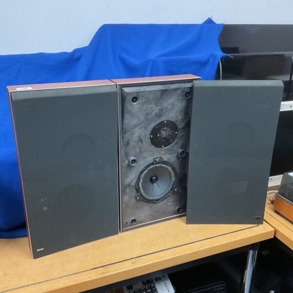 Vintage Bang & Olufsen Beovox P30 speakers in a pair.