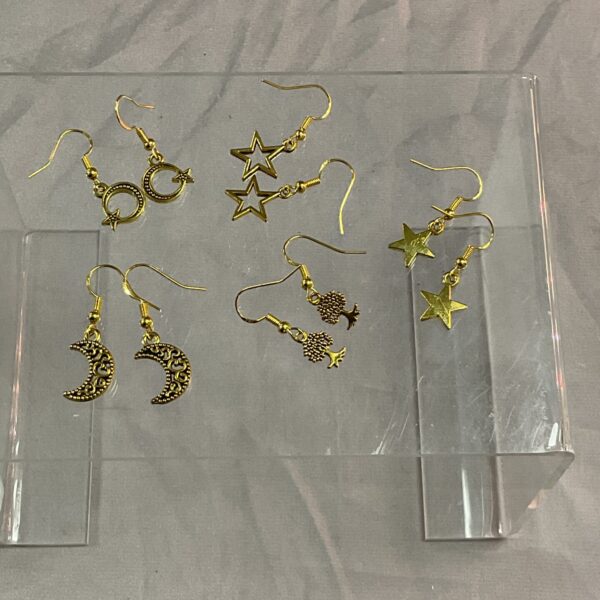 Silver gilt earrings set, vintage costume jewellery designs.