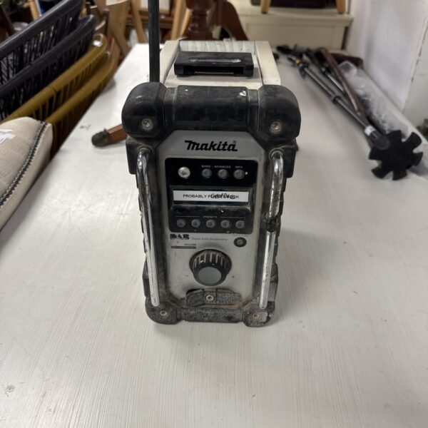 Makita site radio on a workbench, portable jobsite radio.
