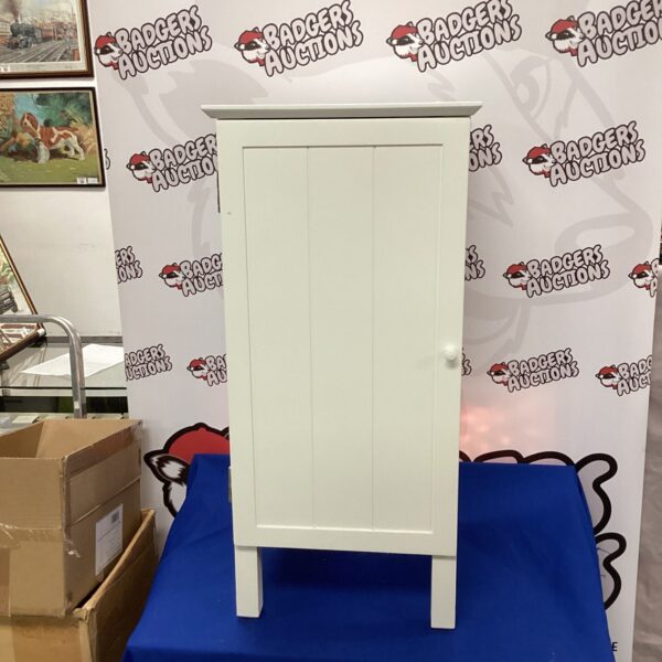 White bedroom cabinet with a single door, ideal for storage.