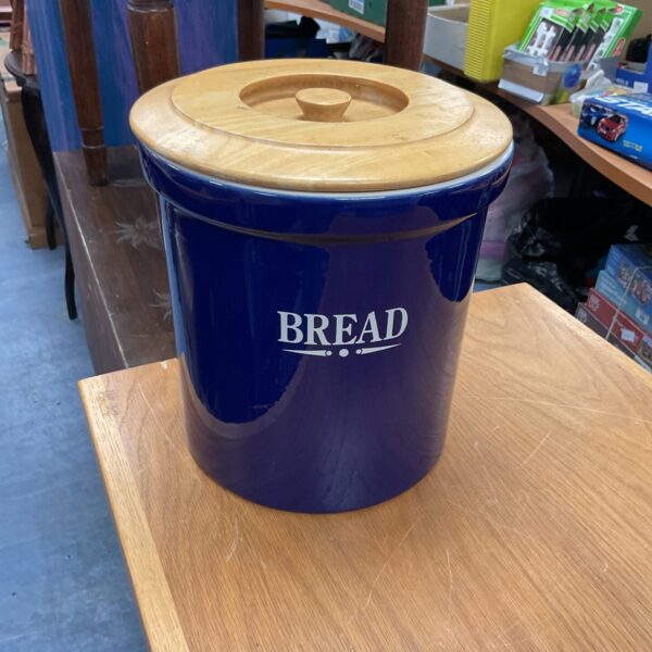 Vintage ceramic bread pot with wooden lid for kitchen storage.