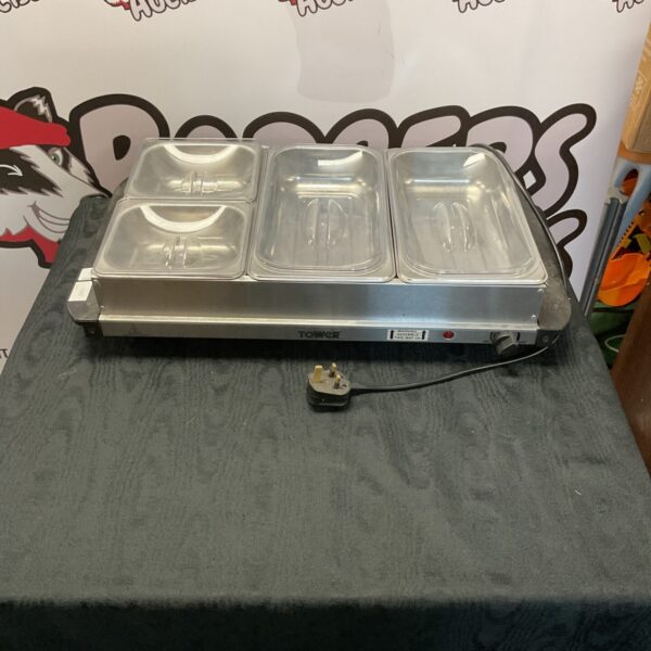 Stainless steel hot food serving tray for buffets and catering.