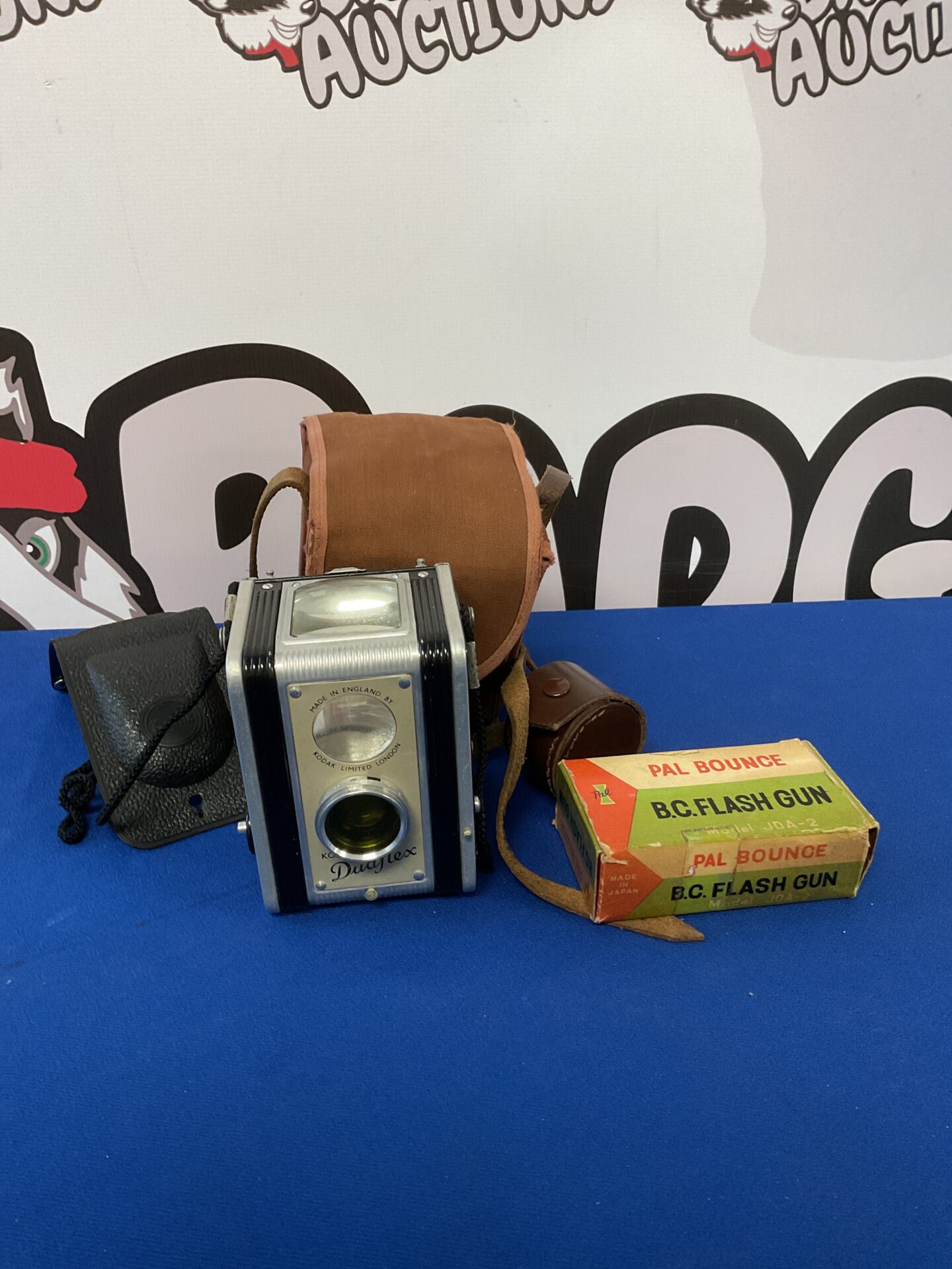 194 Kodak dualflex camera & bc flash gun