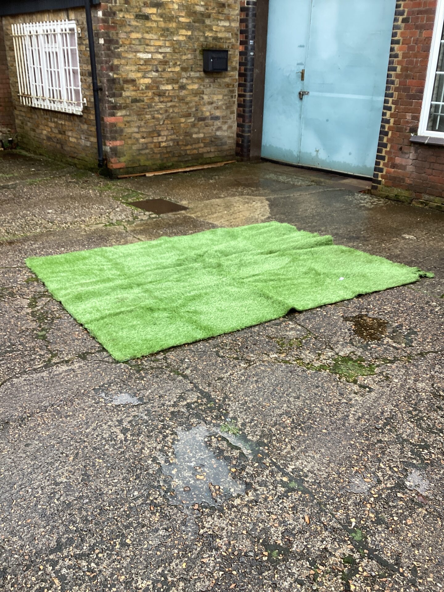 1175 artificial turf 6’x5’