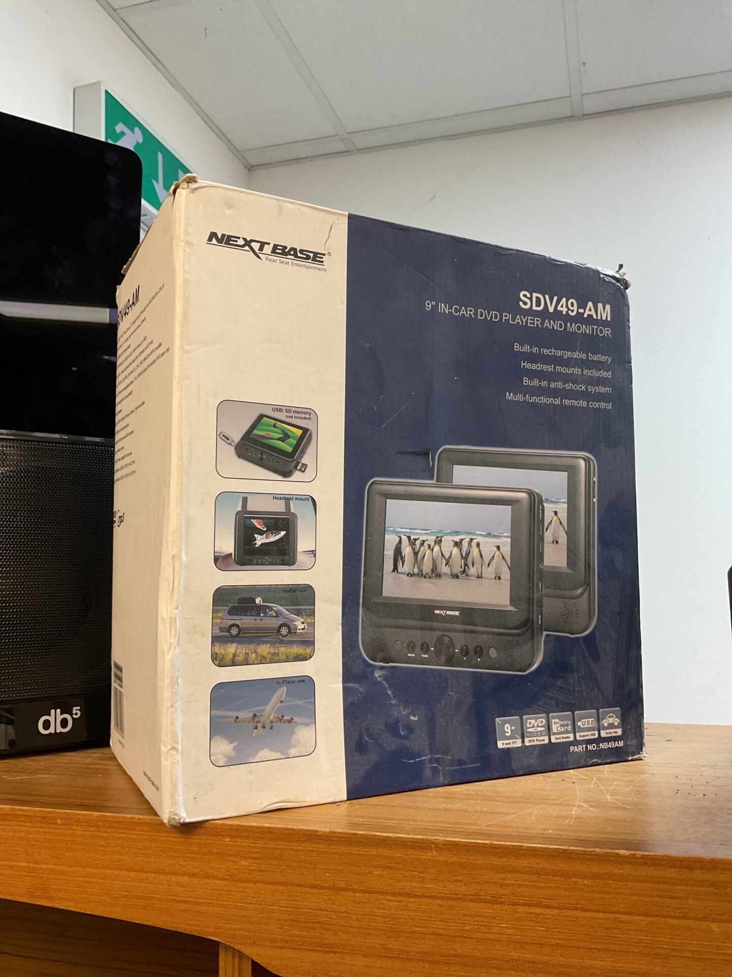 221 Next base sdv49-am in car dvd player & monitor