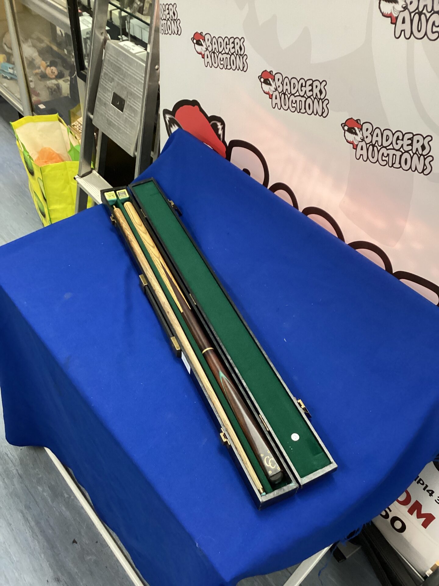 698 CC Snooker Cue in case