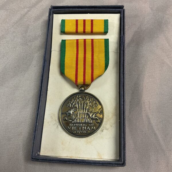 Front view of a Vietnam Service Medal in its case.