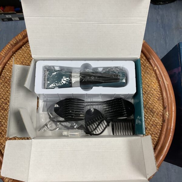 Oneisall cat grooming kit in original packaging.