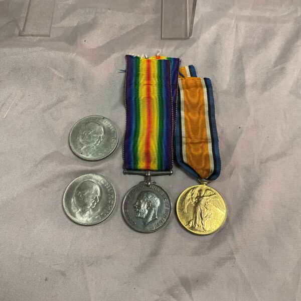 WW1 medals and Churchill crowns lot for collectors.