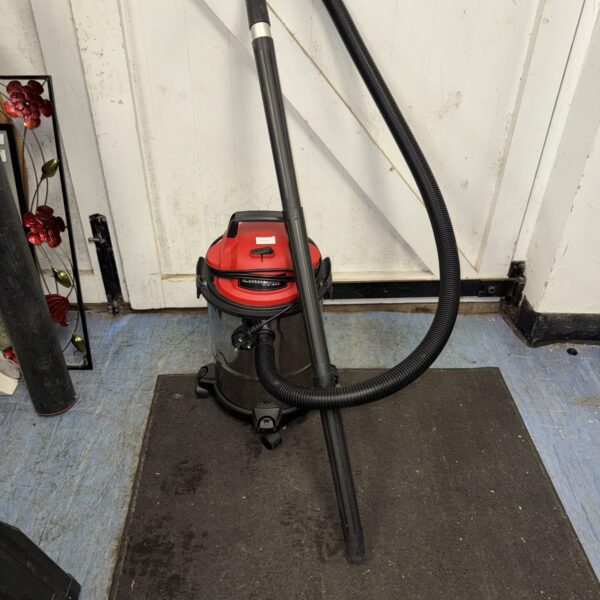 Einhell TV-VC 1815 S wet and dry vacuum cleaner with hose.