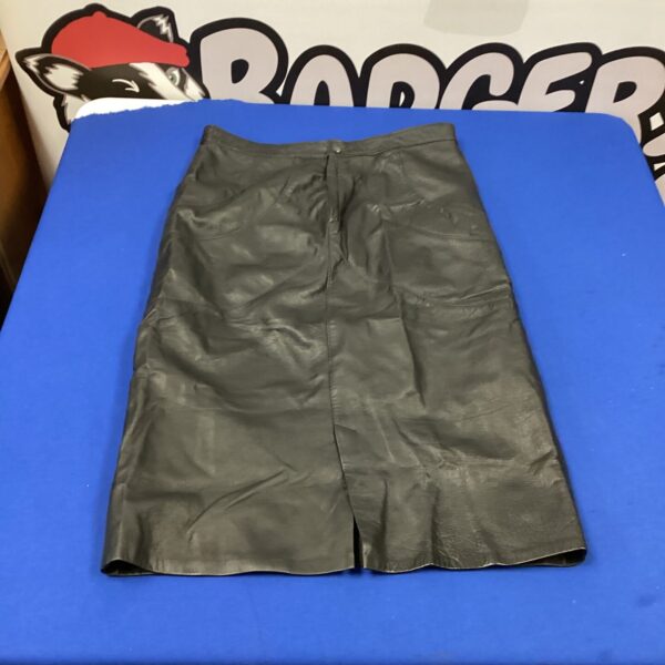 Vera Pelle leather skirt size 46, a stylish women's fashion piece.