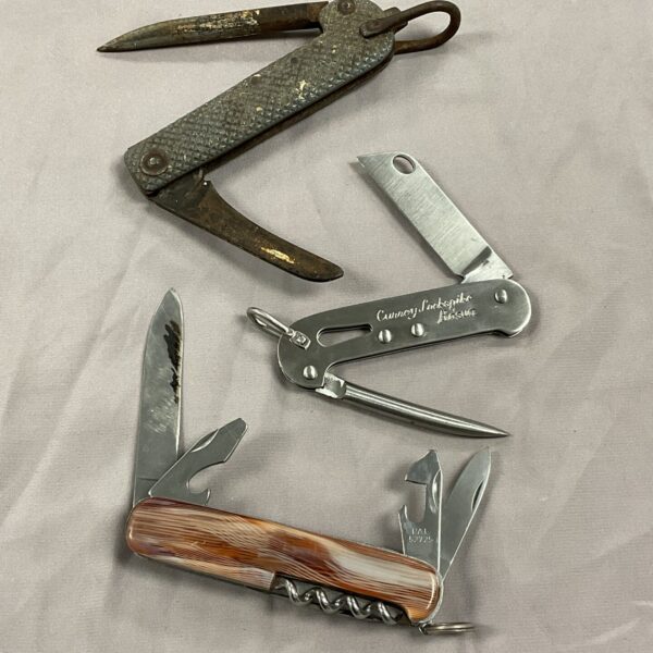 Vintage WWI bosun’s knife with folding blade.