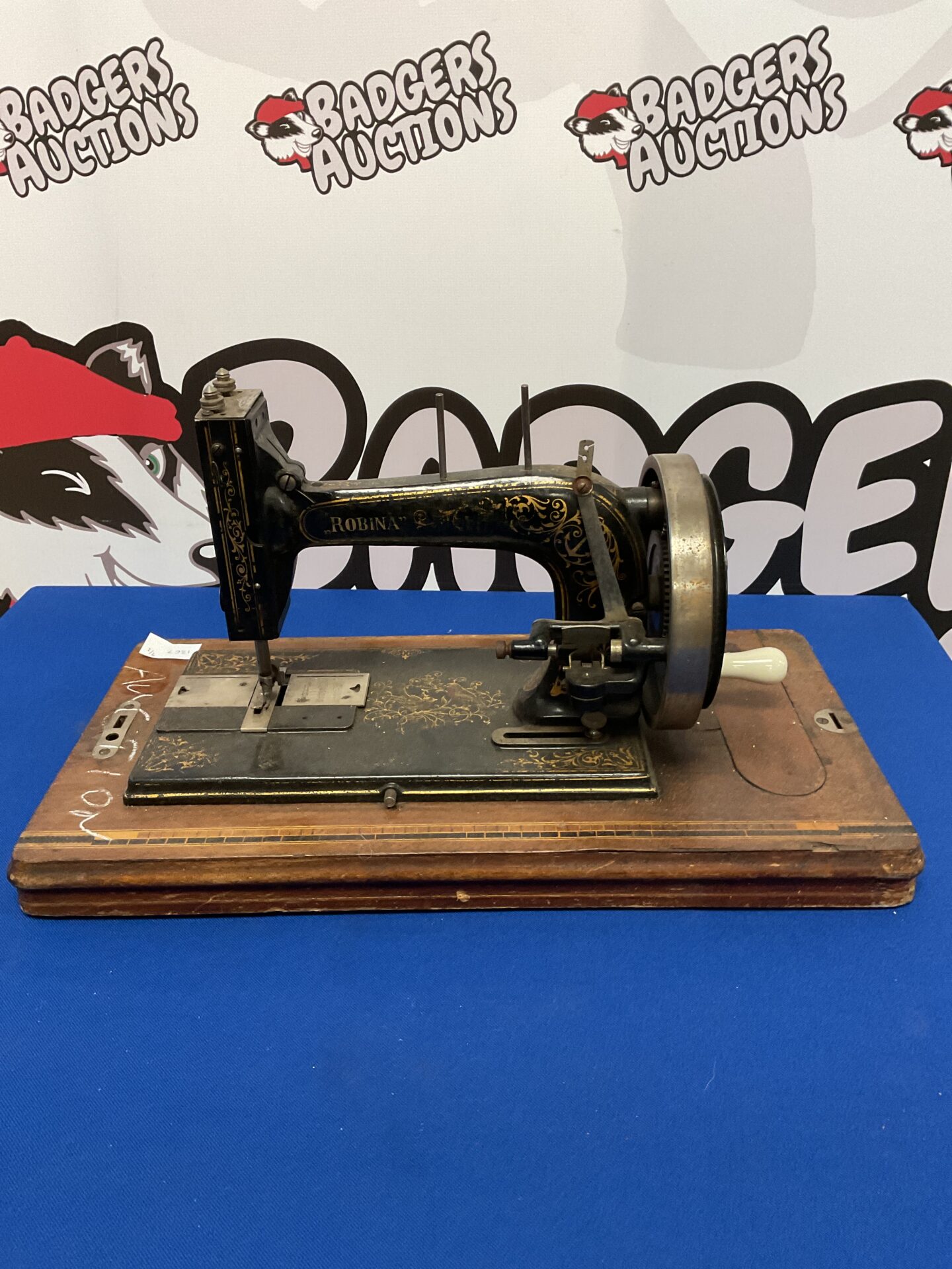 090 Antique robina hand cranked sewing machine