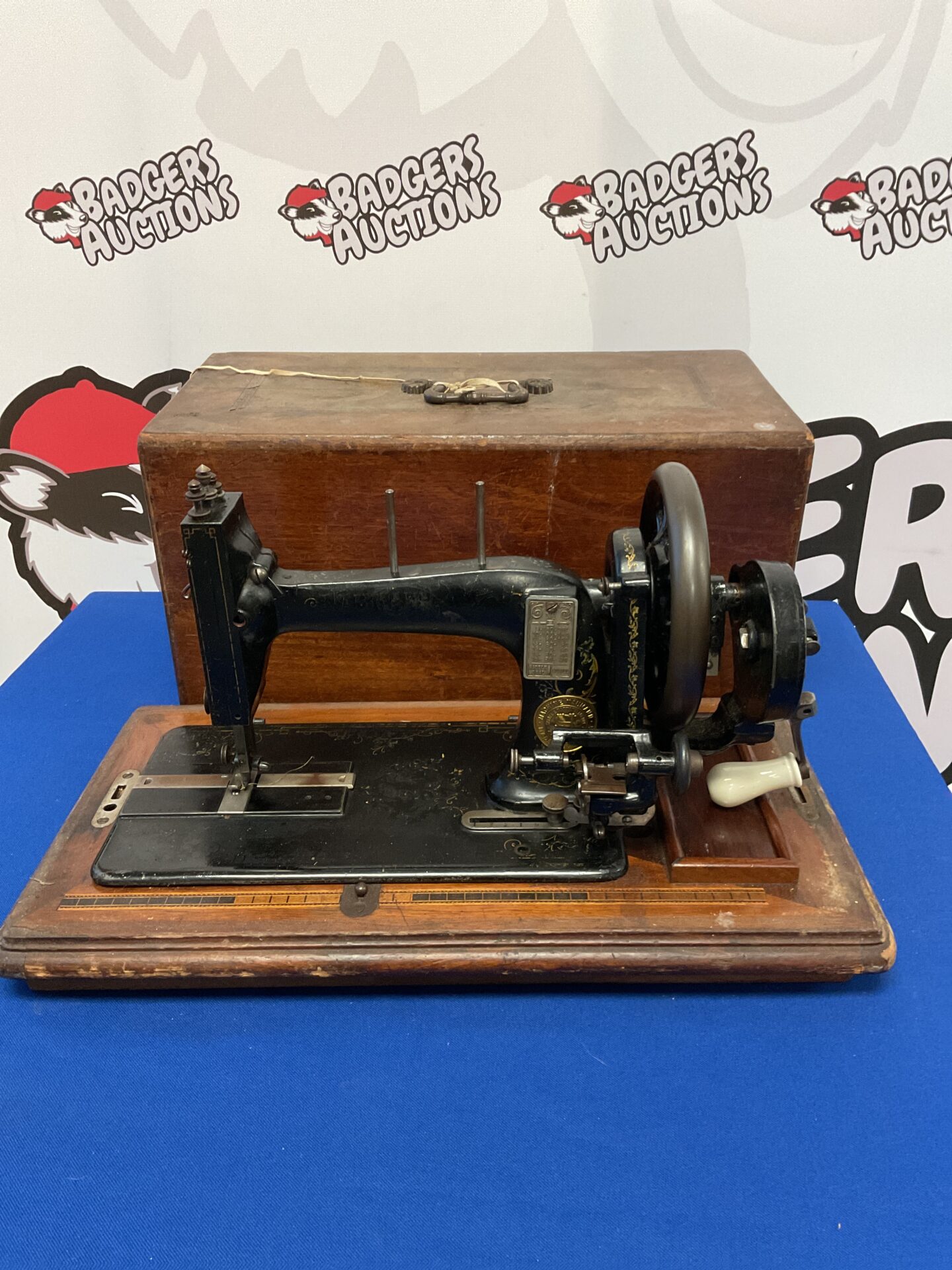 091 Antique naumann hand cranked sewing machine