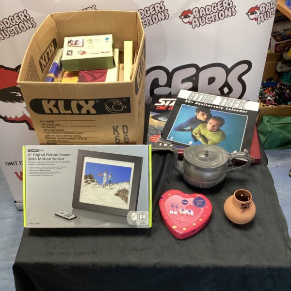 House clearance lot with vintage 78 records and digital picture frame.