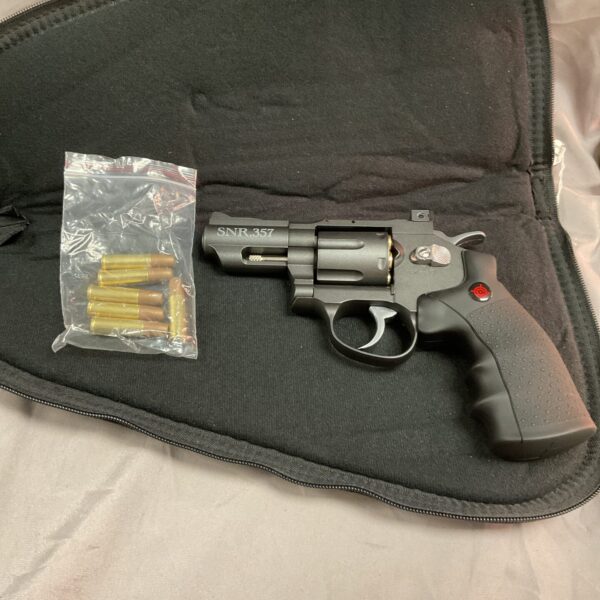 Crossman SNR 357 air pistol with ammunition set.