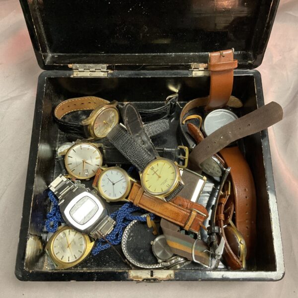 Vintage gent's watch lot in a Japanese lacquer box.