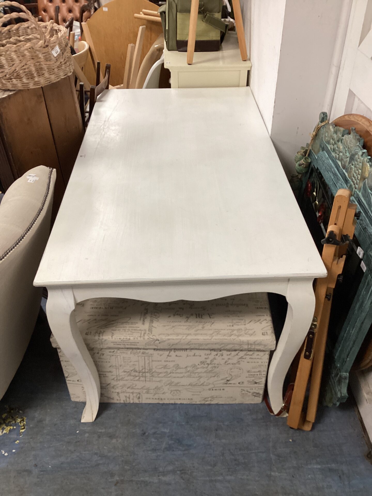 667 Large white painted dining table W33.5 x L63 x H30”