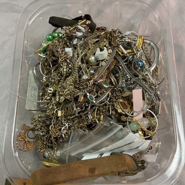 Tray of mixed costume jewellery and vintage components.