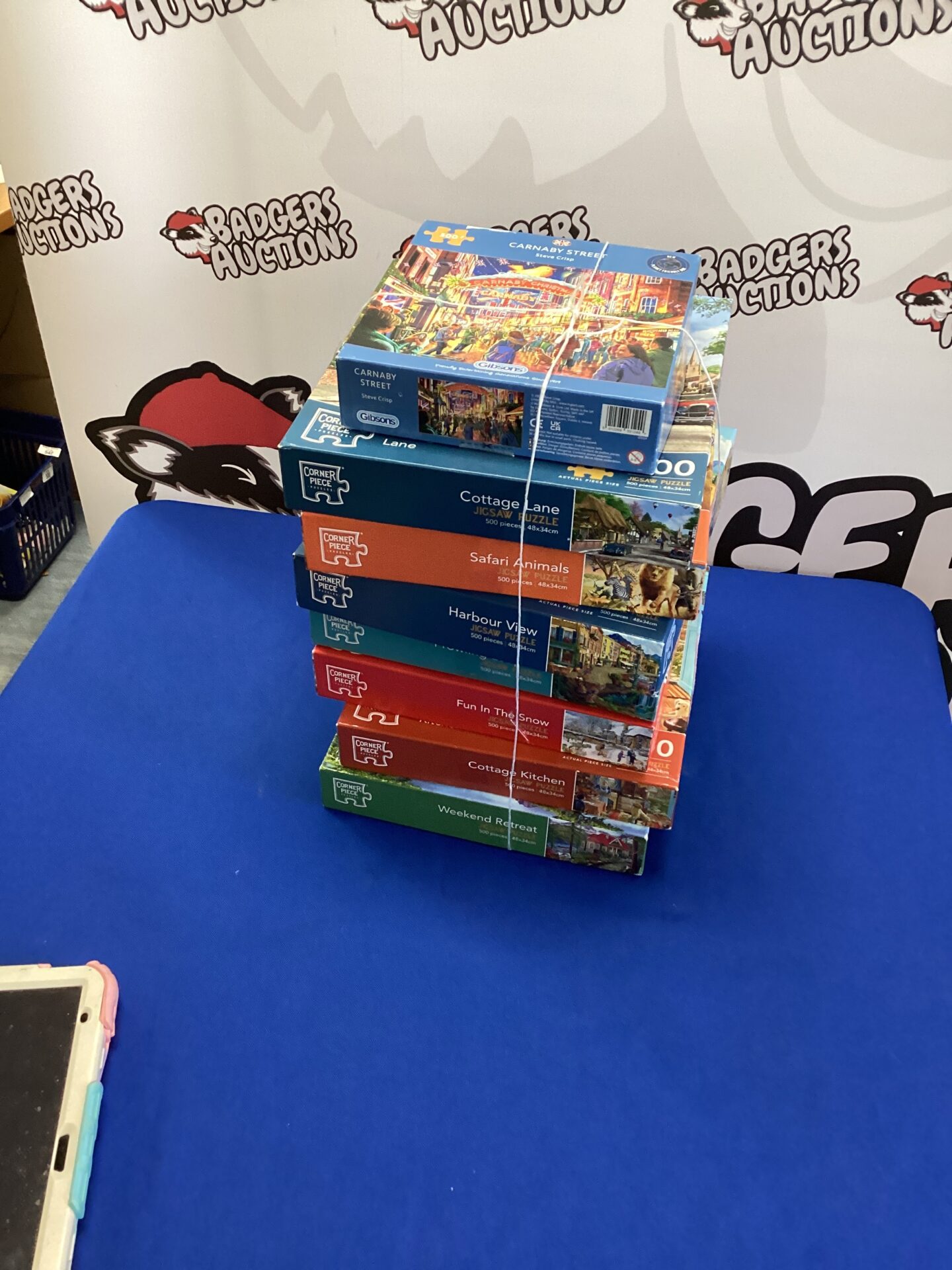 471 Selection of Corner Piece Jigsaw Puzzles