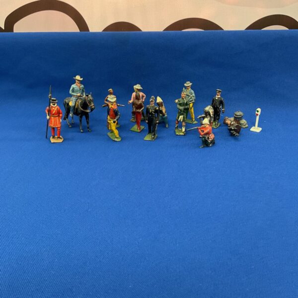 Vintage lead figure lot including cowboys and soldiers.