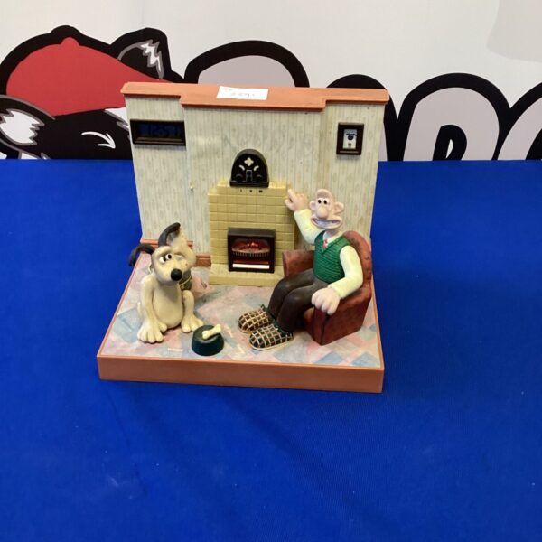 Wessco Wallace and Gromit clock featuring the characters in a scene.
