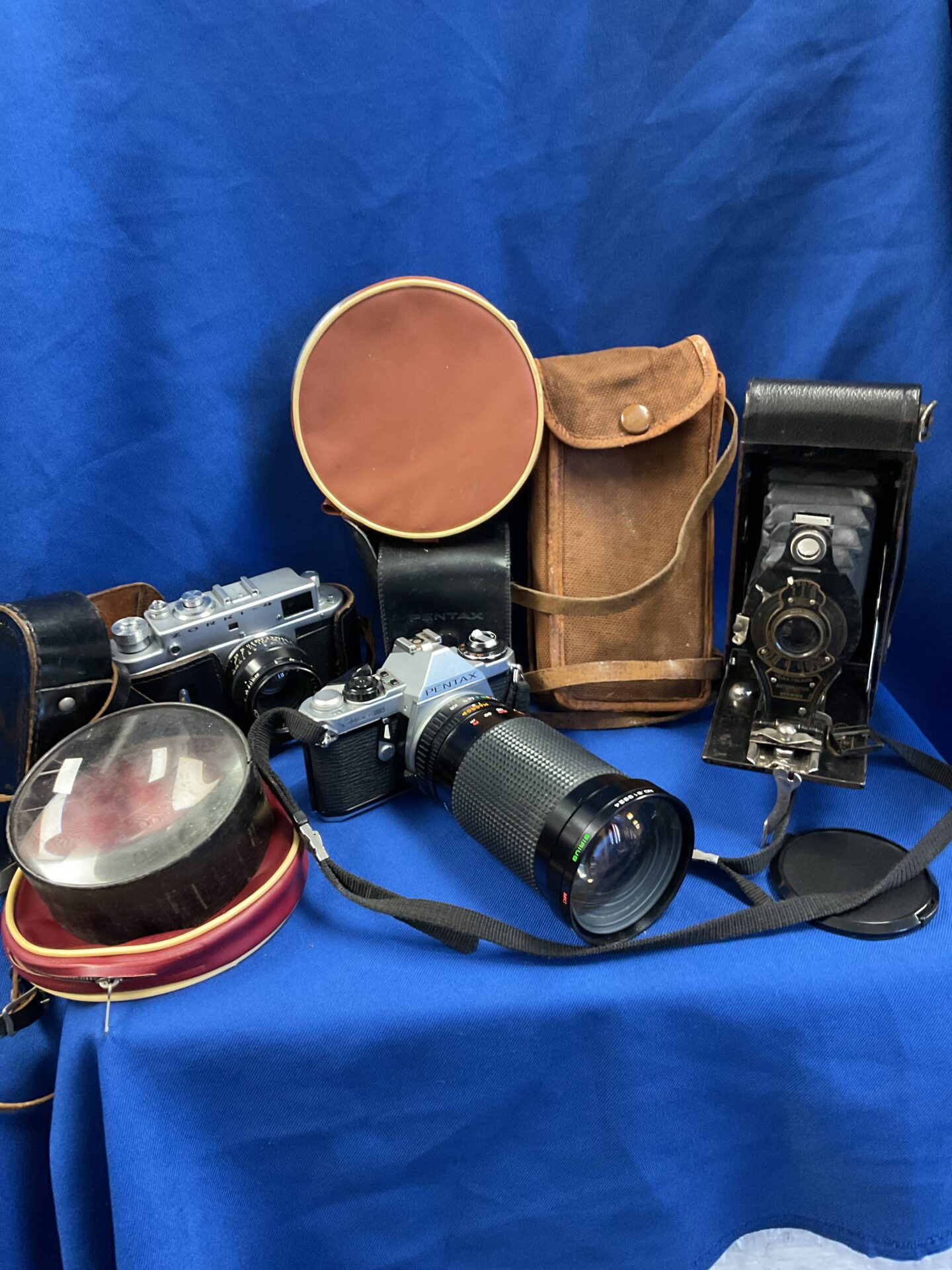 111 Selection of vintage cameras including pentax me super & zorki 4