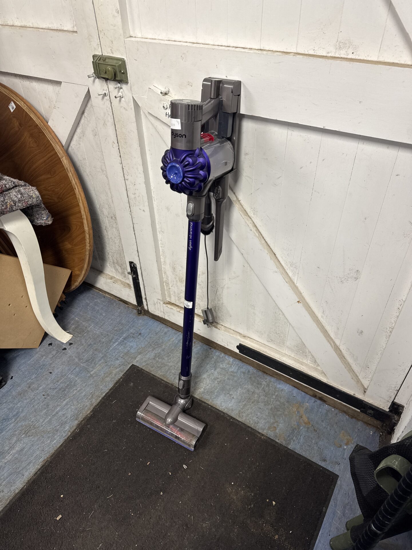 1183 Dyson v6 animal cordless hoover with charger, wall mount & accessories – powers on, brush spins momentarily then stops, unsure if just needs a charge