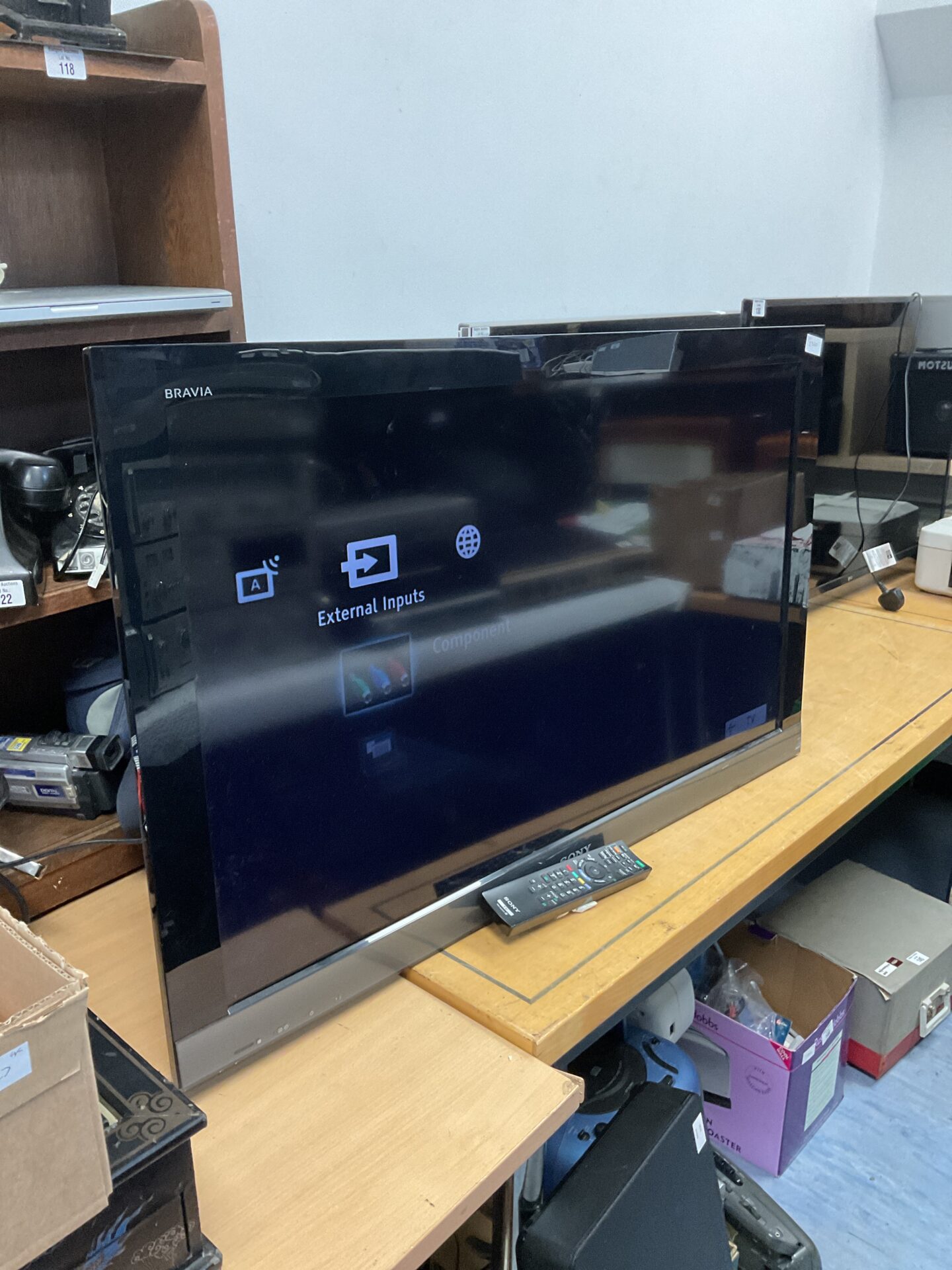 131 Sony bravia 40” hd tv working with remote (no stand)