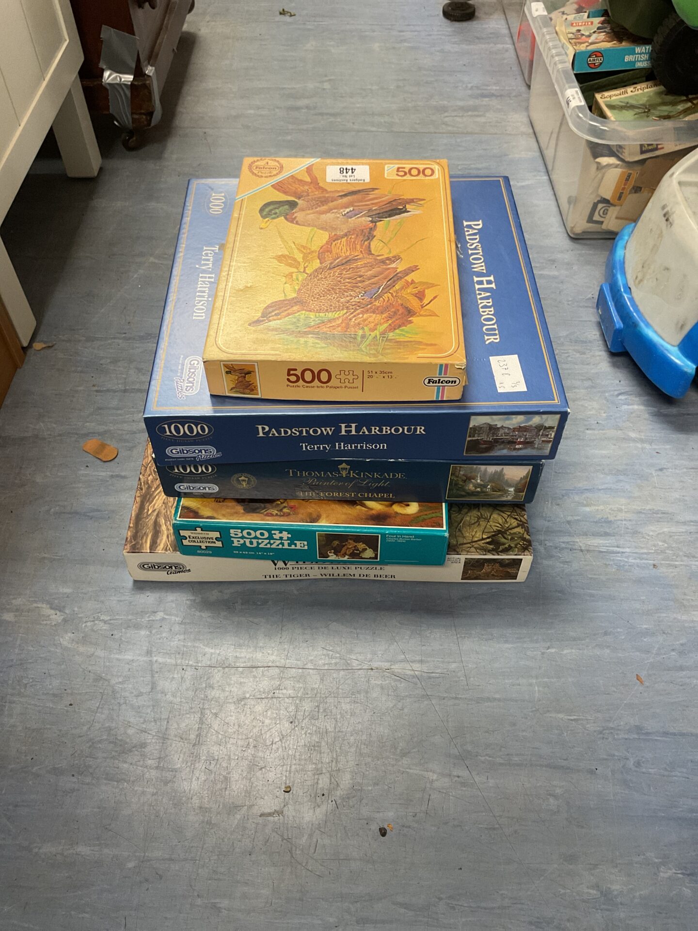 448 Bundle of mixed puzzles inc gibsons and falcon