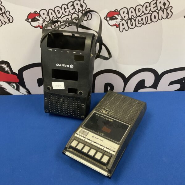 Vintage Sanyo M2522G cassette recorder in good condition.