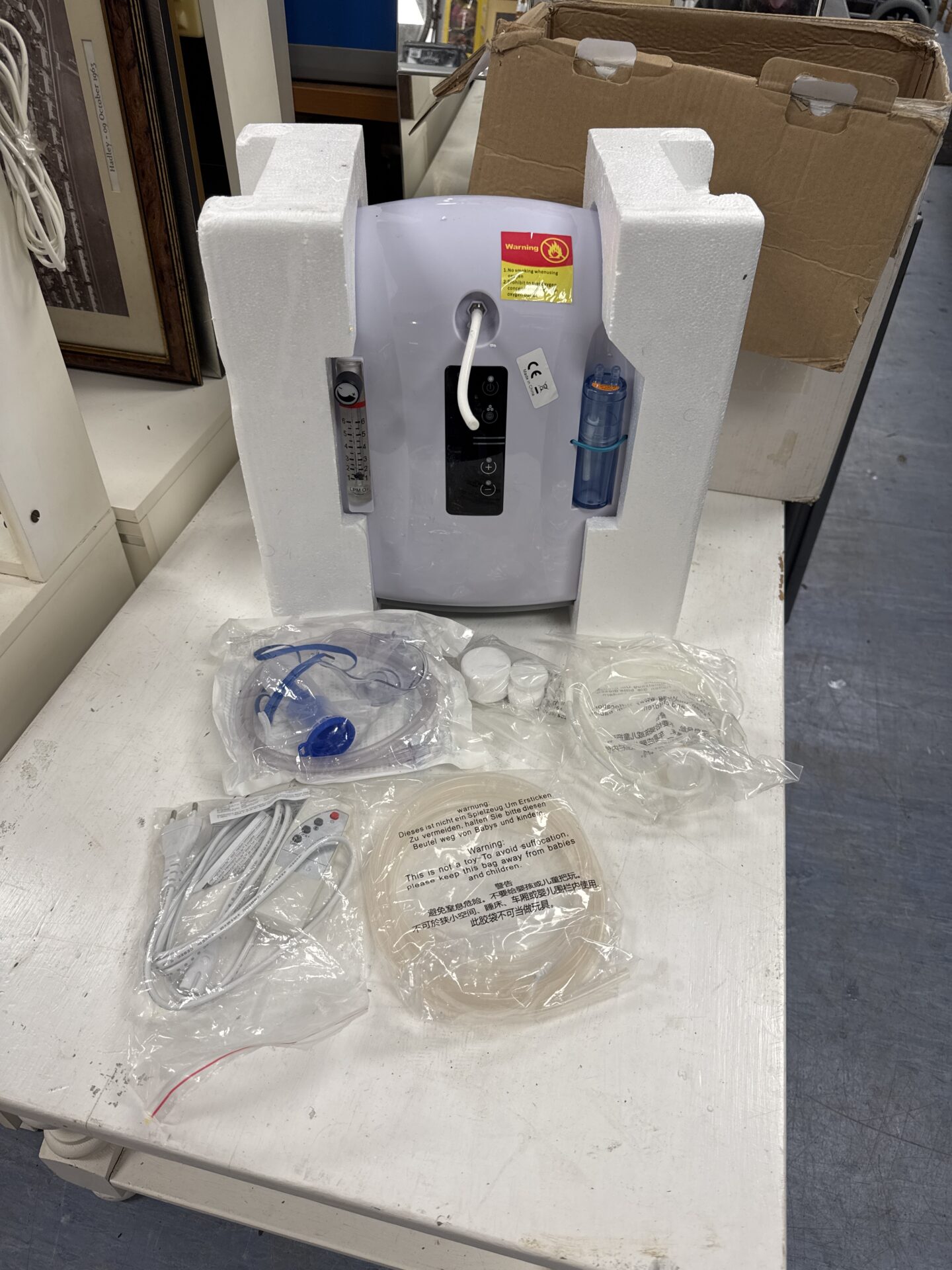 1196 R715 oxygen nebuliser machine – appears new in box, has 2 pin shaver style plug