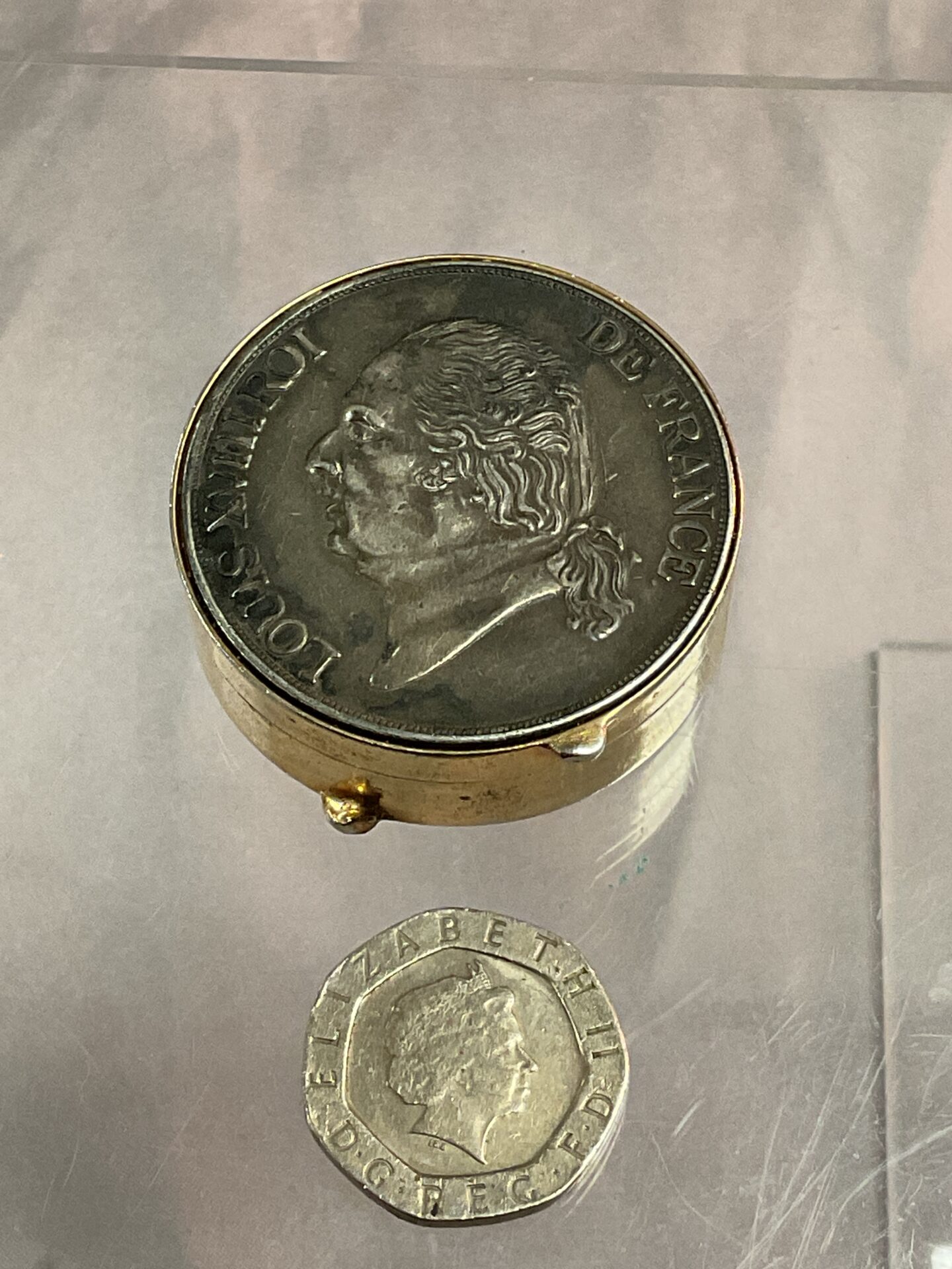 934 French Lois XVlll coin lidded pill box
