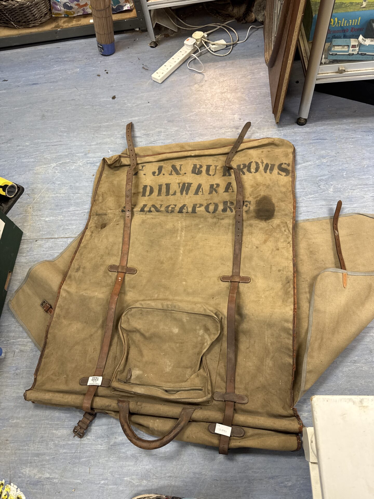 1222 Ww2 era officers uniform folding kit bag
