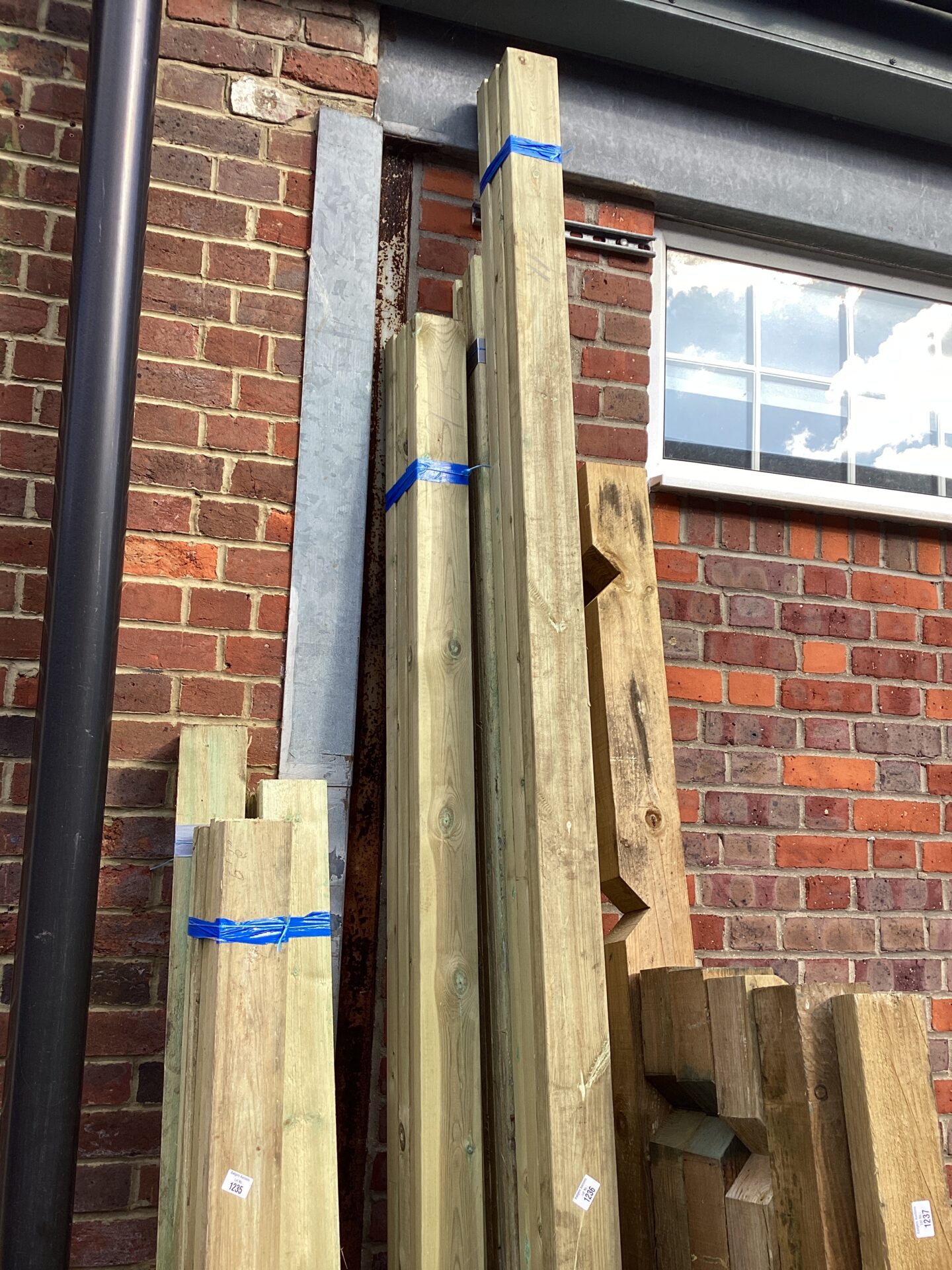 1236 Three bundles of9’6” and 11’ Timber