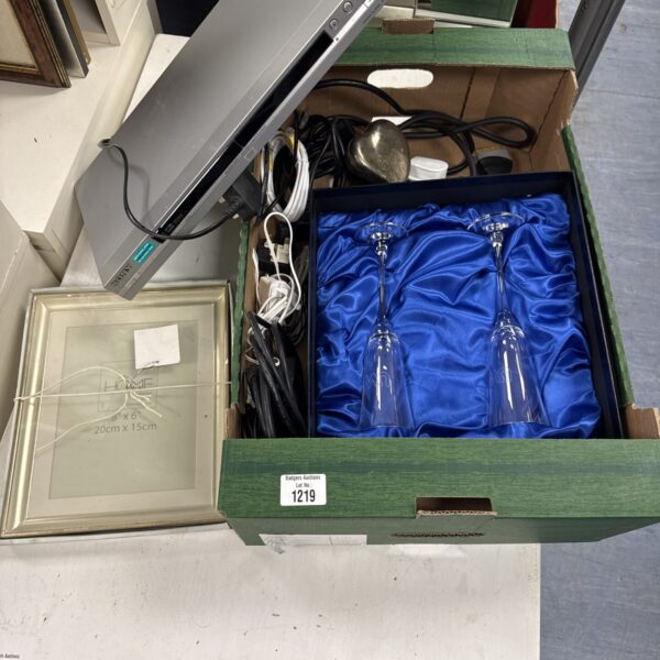 Mixed lot of house clearance items including a Sony DVD player.