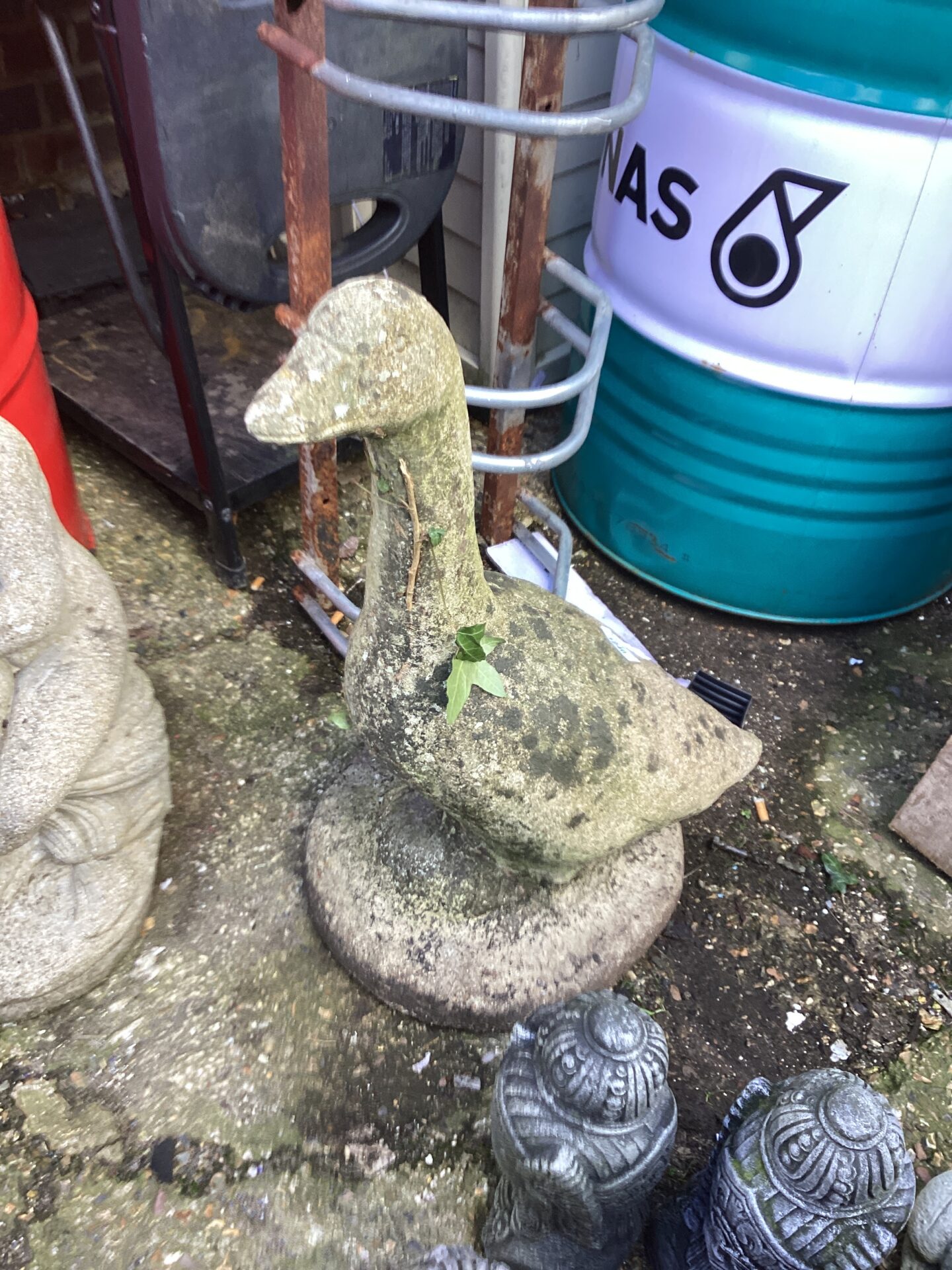1240 Stone effect Goose garden ornament