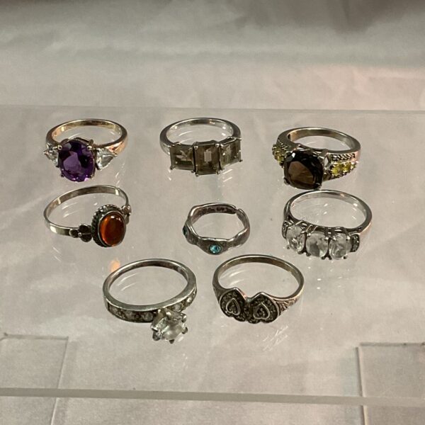 Lot of eight assorted 925 silver rings with colourful stones.