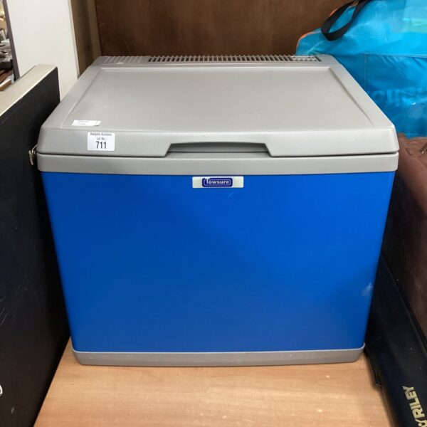 Blue Towsure portable cooler box for camping and car travel.