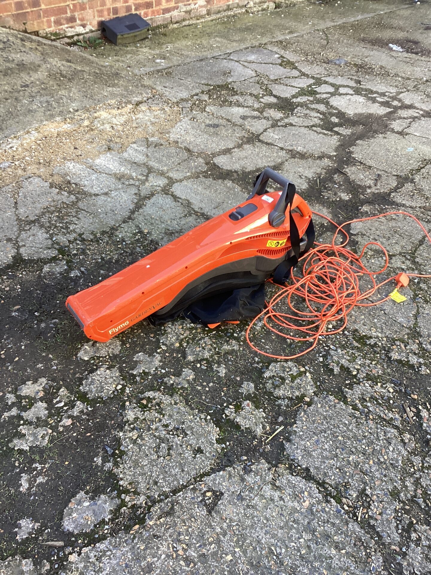1241 Flymo Garden Vac