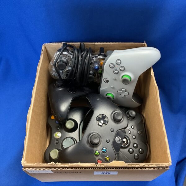 Lot of used Xbox 360 and Xbox One controllers for gaming.
